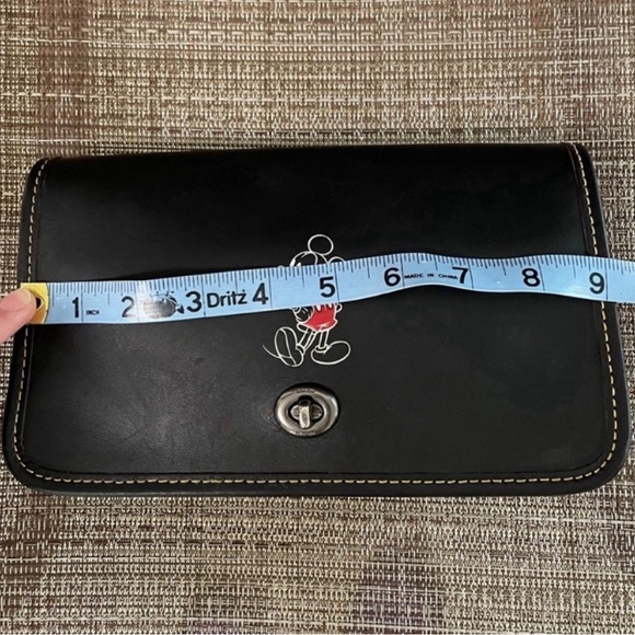 Coach x Disney Dinky w/ Minnie Kisslock Coin Purse - Picture 10 of 11
